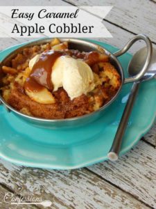 Easy Caramel Apple Cobbler- This Caramel Apple Cobbler recipe is the best homemade cobbler and it's so easy to make!