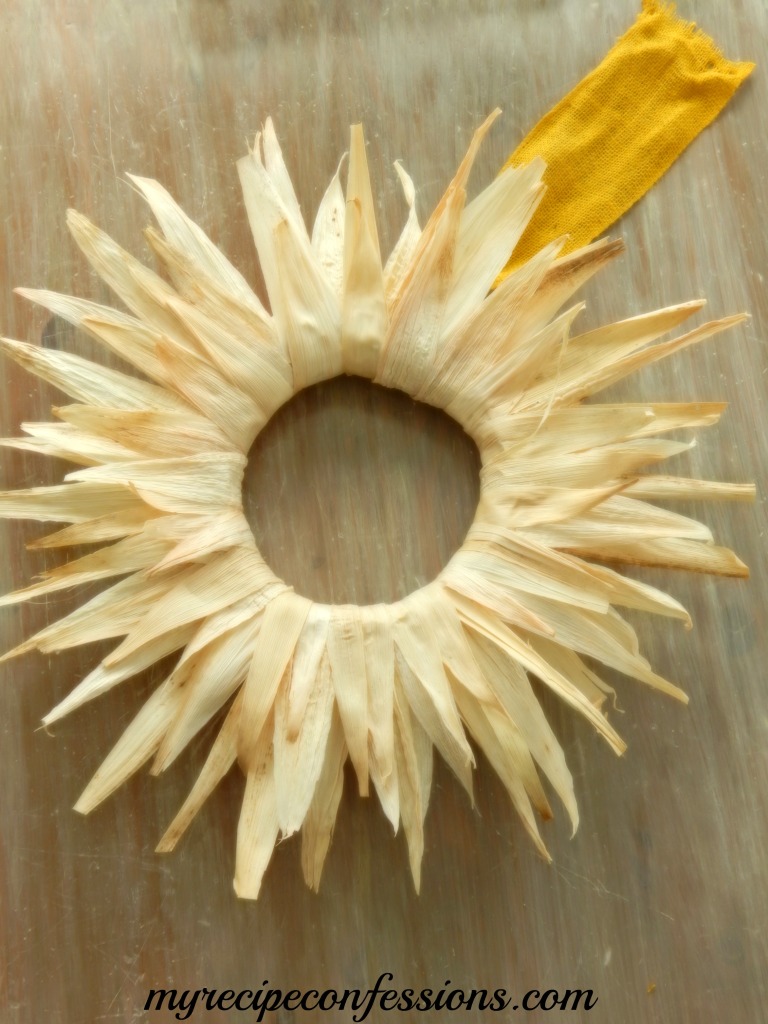 Autumn is just around the corner, which means it’s also time to start some DIY crafts for fall.  This wreath might look complicated, but it really is quite easy. It make a great addition to your other fall decorations. 