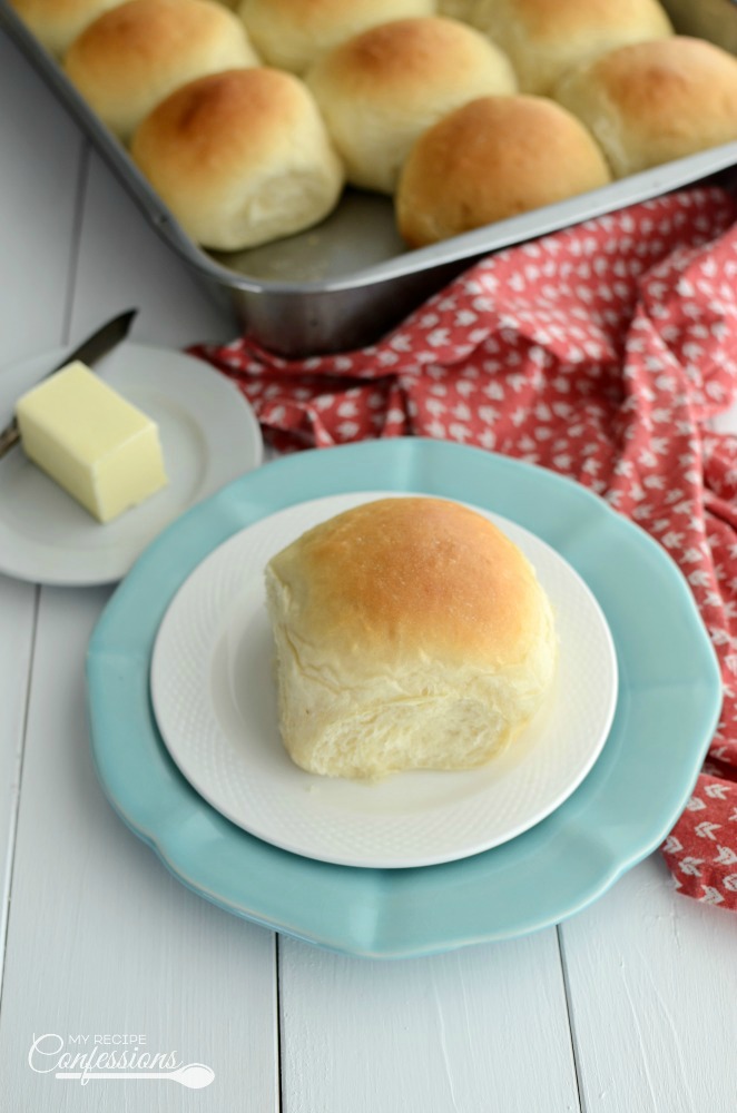  These are literally the best homemade dinner rolls! Texas Roadhouse rolls don't even come close to this recipe. These rolls aren't just for Thanksgiving or holidays; Make them tonight for dinner, I promise your family will love them!  #dinnerrolls #bread #rolls #homemade #homemadedinnerrolls #thanksgiving