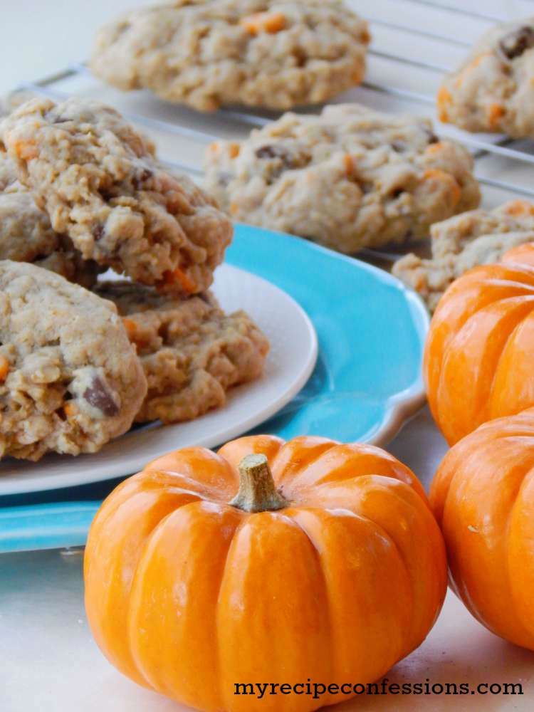 Oatmeal Pumpkin Chocolate Chip Cookies-If you are like me and can never have enough pumpkin recipes, than you are going to love these cookies! These Oatmeal Pumpkin Chocolate Chip Cookies are soft, chewy and absolutely divine! They are super easy to make too. 