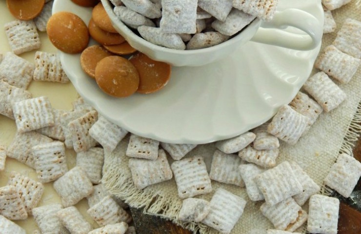 Caramel Muddy Buddies. Have you been searching through all your recipes for the perfect snack for your next party? We love these caramel muddy buddies at our house! They are one of those easy desserts that everybody devours. Serve them alongside your favorite appetizers for unforgettable party.