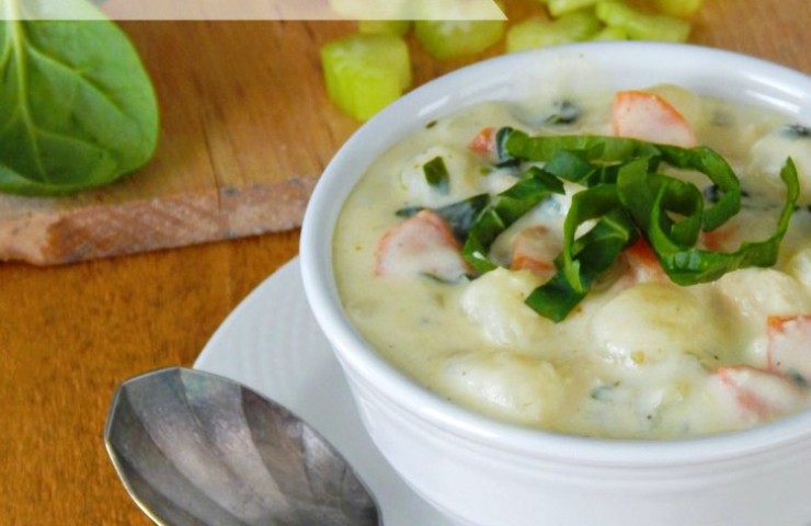 Creamy Chicken and Gnocchi Soup. Do you love chicken recipes? This soup is out of this world amazing! It is the ultimate comfort food! Do you need more recipes for your meal planning? Are you looking for dinner recipes? This soup is smooth and creamy. It is like the Italian version of chicken noodle soup.