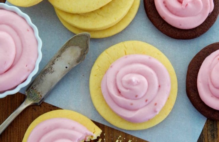 Sugar cookies with Raspberry and Cream Frosting