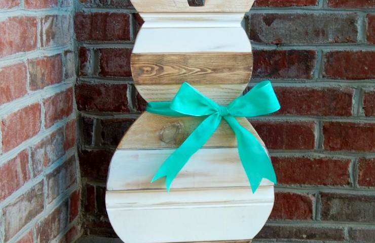 Reclaimed Wood Easter Bunny. This was a fun diy Easter project! The reclaimed wood gives the bunny a beautiful vintage look. If you like diy crafts, you have got to check out this step by step tutorial. All you neighbors are going to be jealous of your Easter bunny!