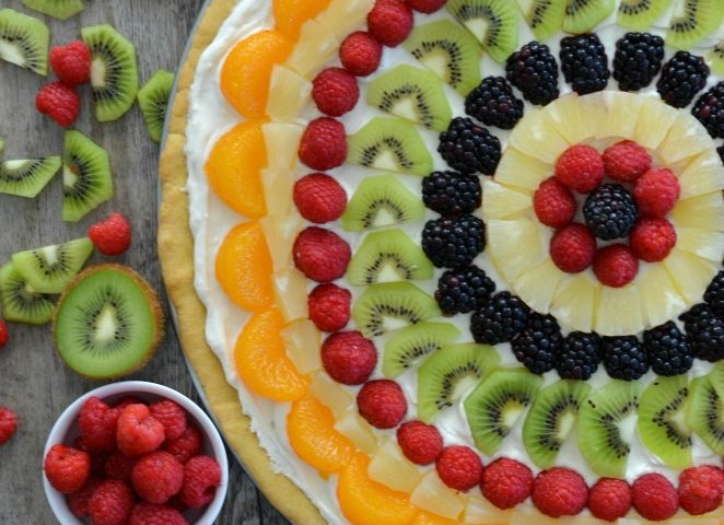 Easy Classic Fruit Pizza